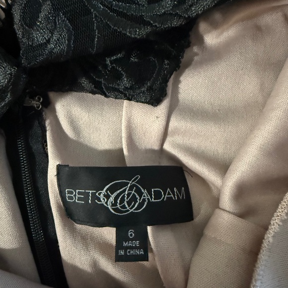 Gown - Picture 3 of 4